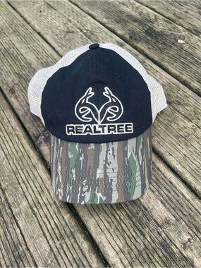 Realtree Black Tag Cap with Red Accent